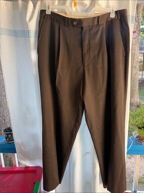 Men's Pleated Dress Pants in Brown